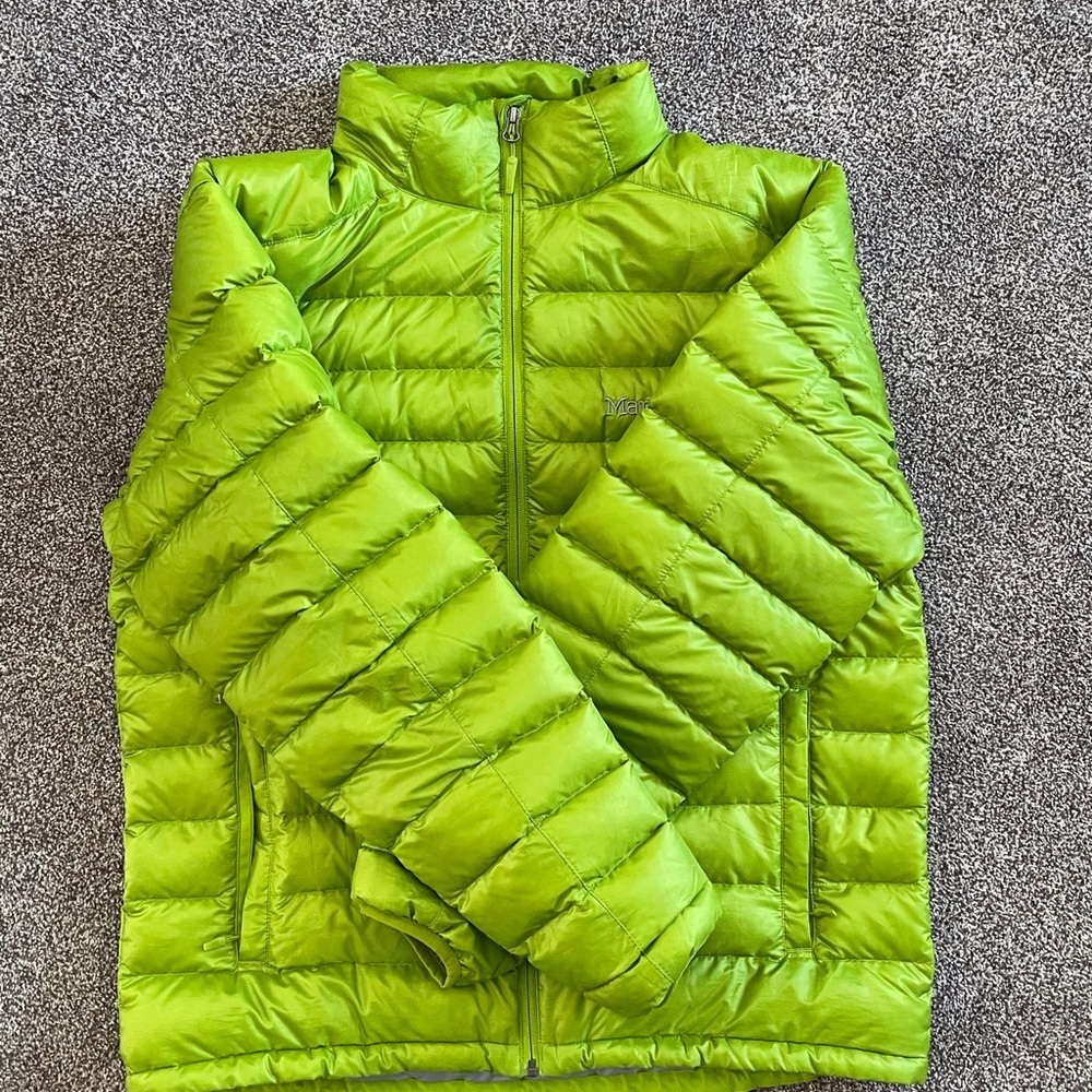 Marmot 700 fill down coat jacket.